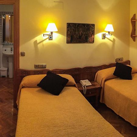 Hotel A Nieu Jaca Exterior photo