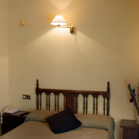 Hotel A Nieu Jaca Exterior photo