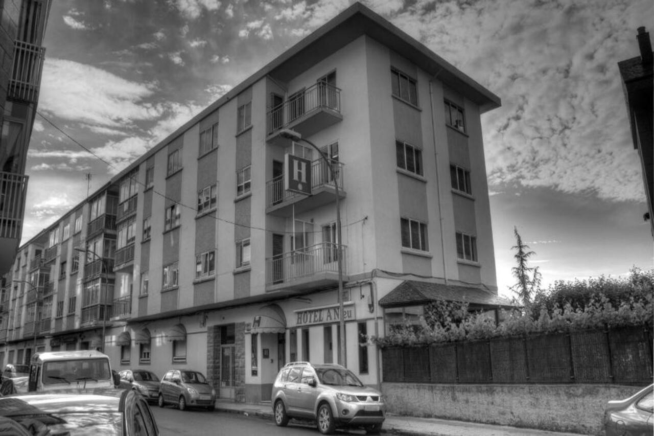 Hotel A Nieu Jaca Exterior photo