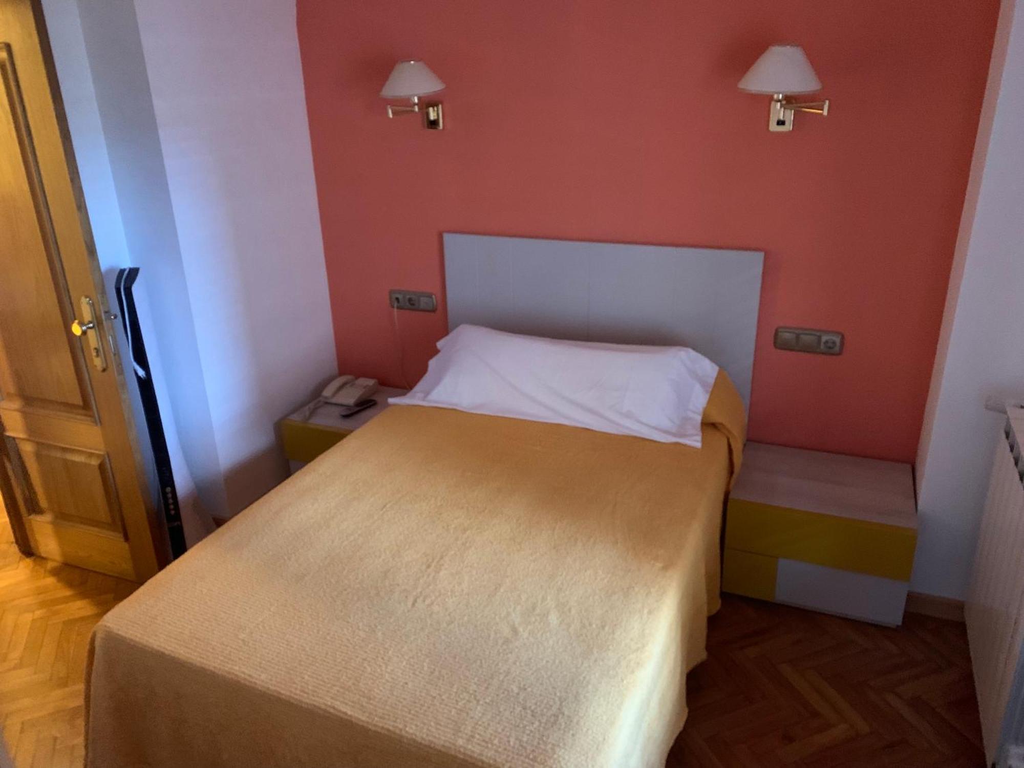 Hotel A Nieu Jaca Exterior photo
