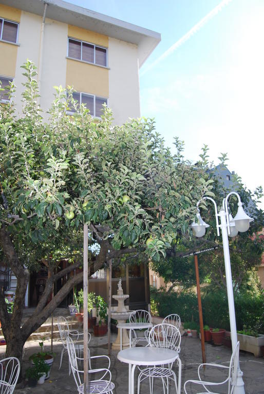 Hotel A Nieu Jaca Exterior photo