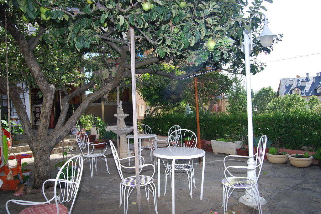 Hotel A Nieu Jaca Exterior photo