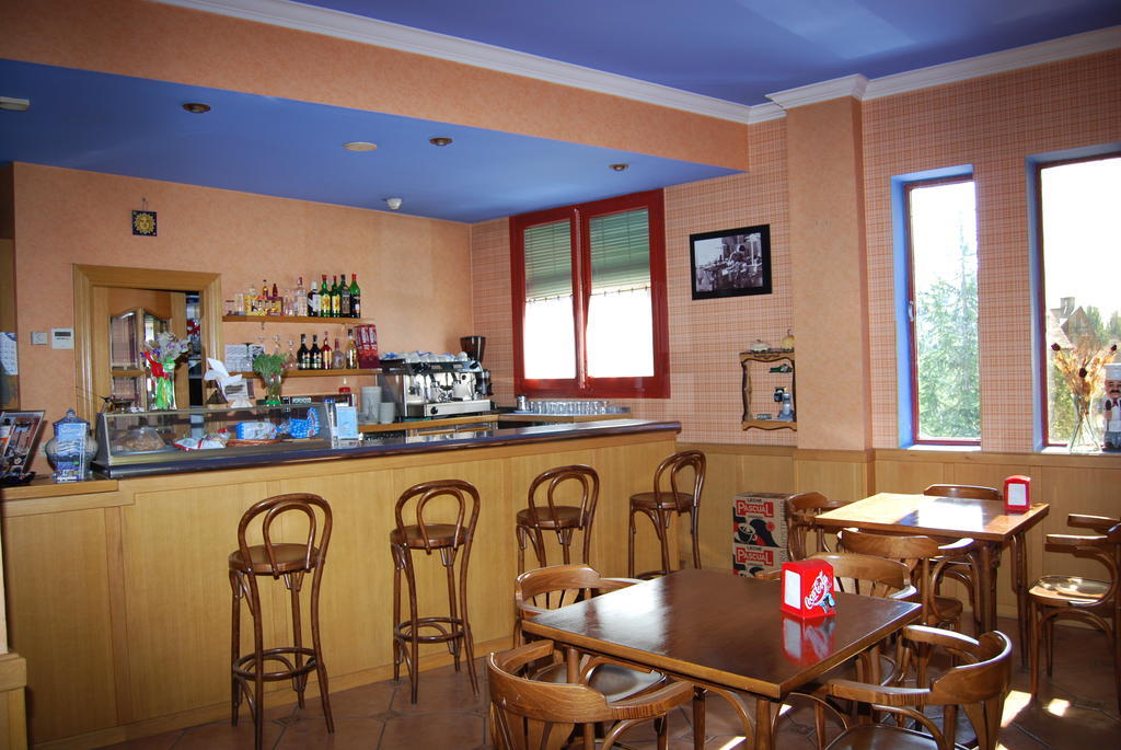 Hotel A Nieu Jaca Exterior photo
