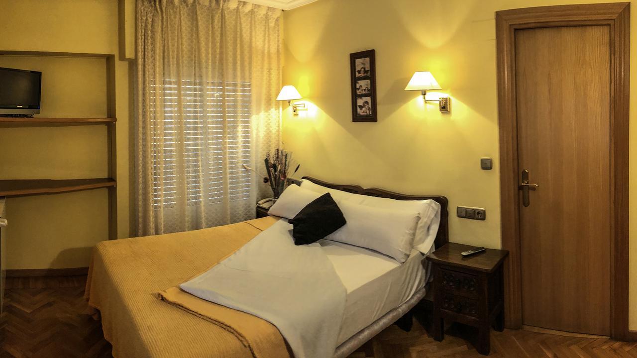 Hotel A Nieu Jaca Exterior photo