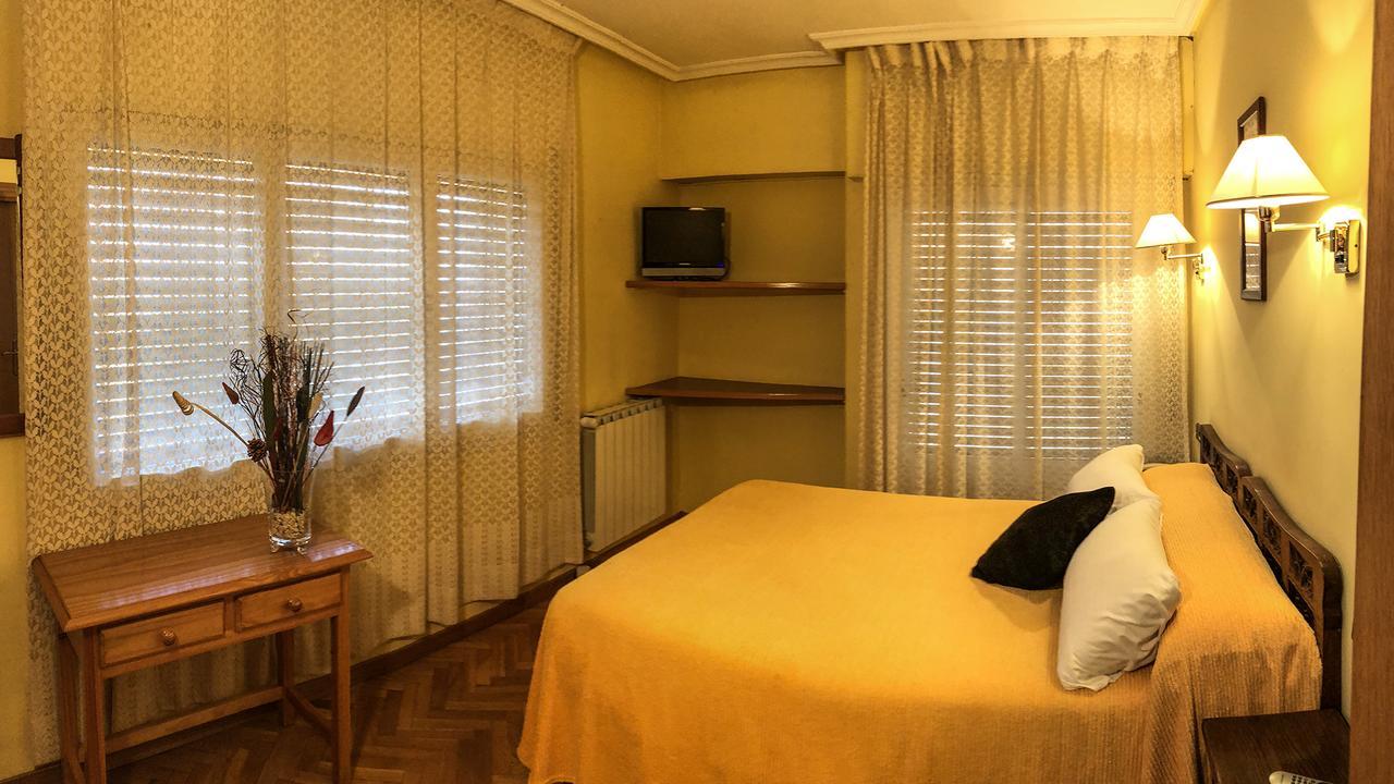 Hotel A Nieu Jaca Exterior photo