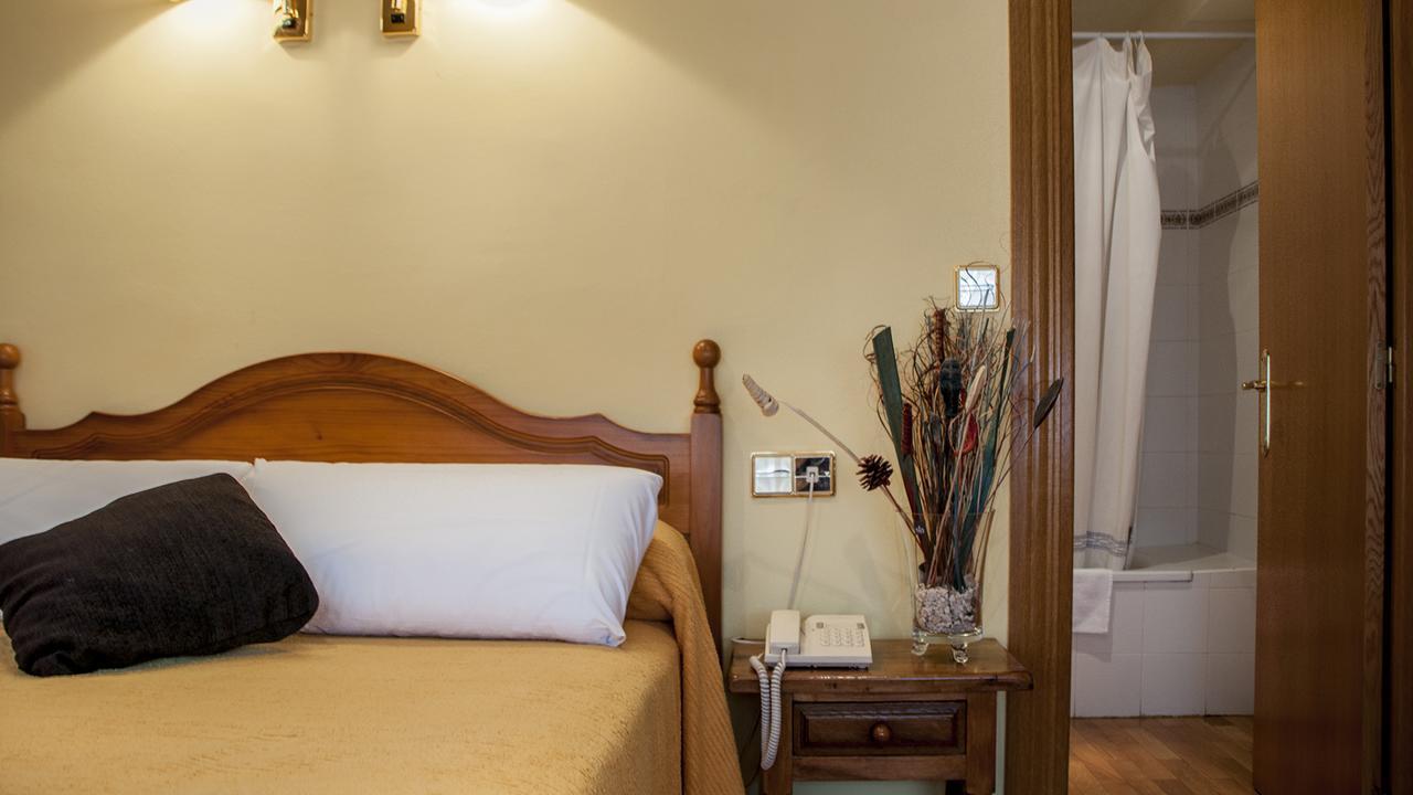 Hotel A Nieu Jaca Exterior photo