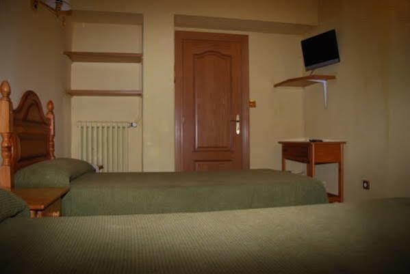 Hotel A Nieu Jaca Exterior photo